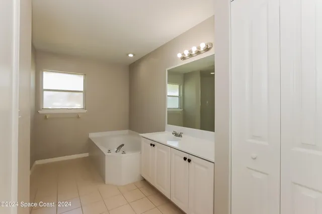 a view of utility room