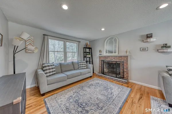 $489,900 | 184 Hobart Street, Southington, CT 06489