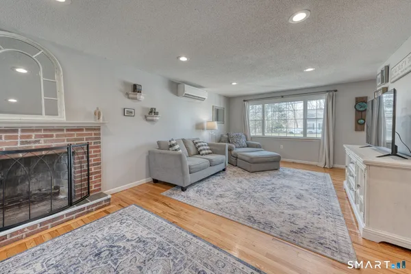 $489,900 | 184 Hobart Street, Southington, CT 06489