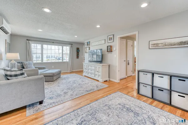 $489,900 | 184 Hobart Street, Southington, CT 06489