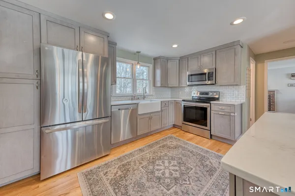 $489,900 | 184 Hobart Street, Southington, CT 06489