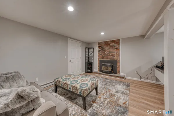 $489,900 | 184 Hobart Street, Southington, CT 06489