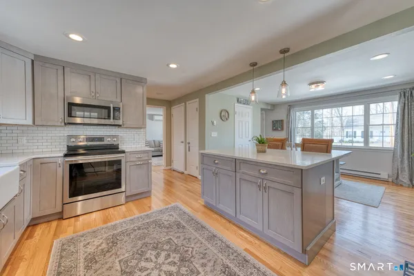 $489,900 | 184 Hobart Street, Southington, CT 06489