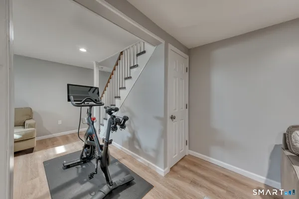 $489,900 | 184 Hobart Street, Southington, CT 06489