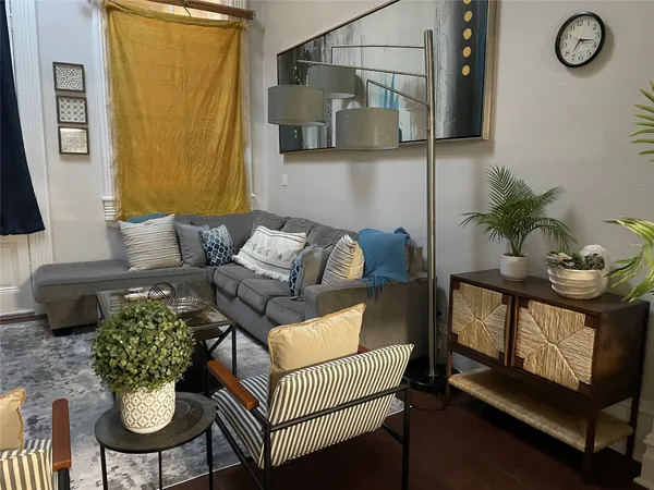 $2,250 | 2118 Strand Street, Unit 214, Galveston, TX 77550