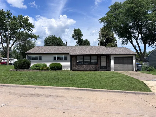 $189,900 | 1904 North Oak Street, Bettendorf, IA 52722