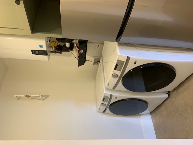 2800 Pearl Street Austin, TX 78705 - Photo 6 of 8 a utility room with dryer and washer