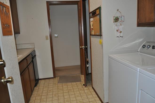 356 Becklin Drive Merlin, OR 97532 - Photo 15 of 29 Laundry room has cupboards, closet, laun