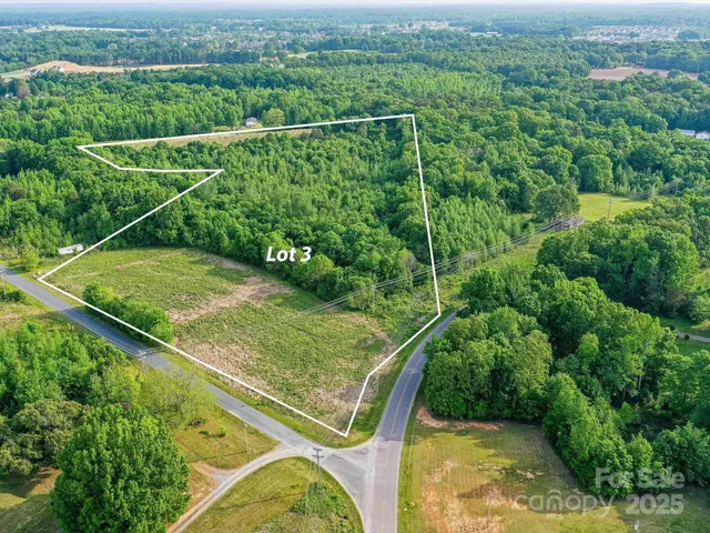 a view of a tennis court