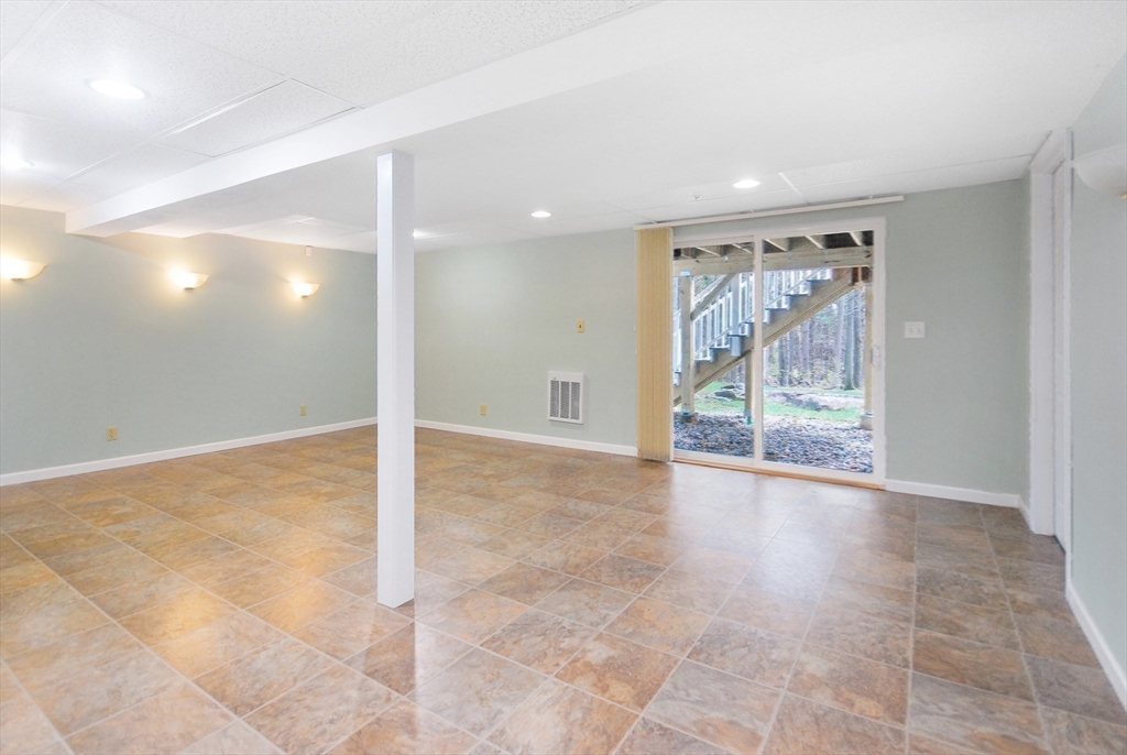 12 Strawberry Lane, Unit F Hudson, MA 01749 - Photo 24 of 35