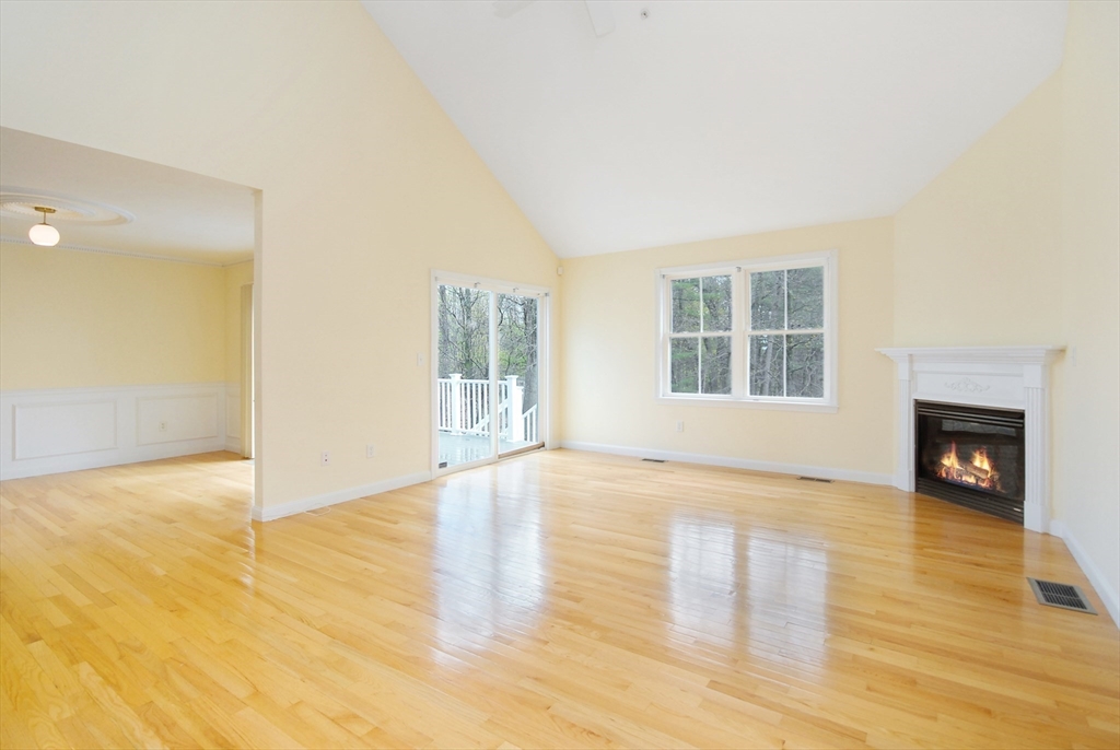 12 Strawberry Lane, Unit F Hudson, MA 01749 - Photo 7 of 35