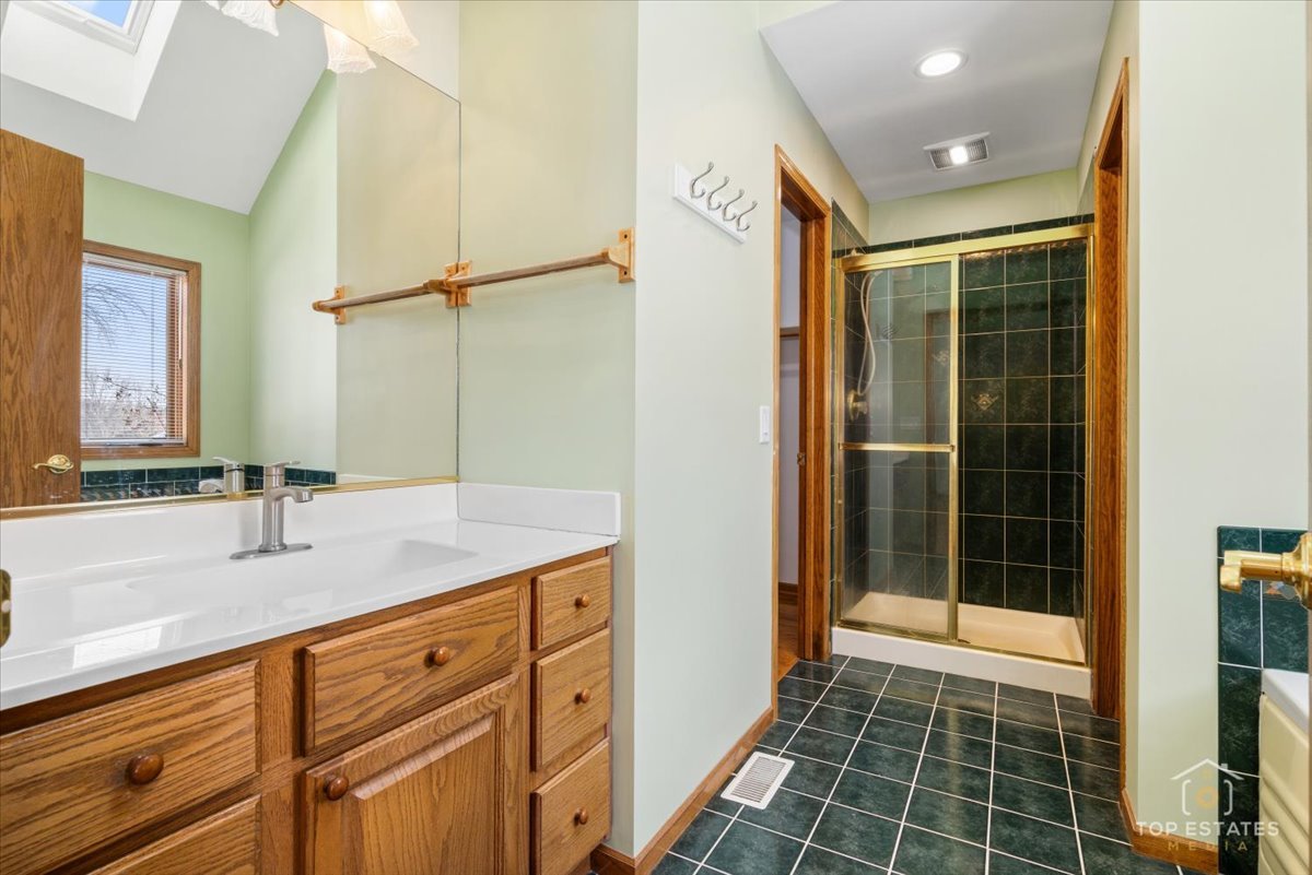 8413 St Moritz Drive Spring Grove, IL 60081 - Photo 17 of 37