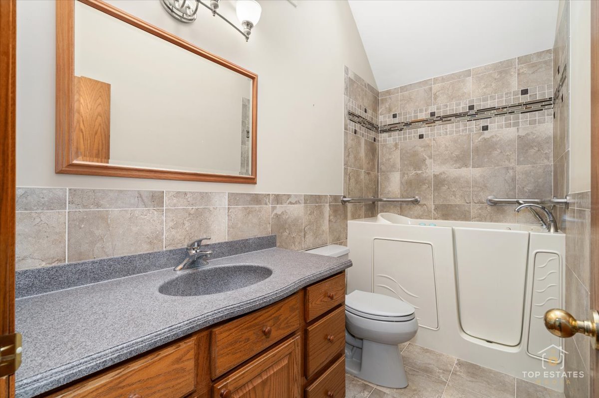 8413 St Moritz Drive Spring Grove, IL 60081 - Photo 22 of 37