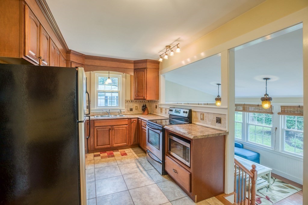 2483 Wilbraham Road Springfield, MA 01129 - Photo 7 of 40