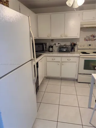 $1,900 | 401 Golden Isles Drive, Unit 801, Hallandale Beach, FL 33009