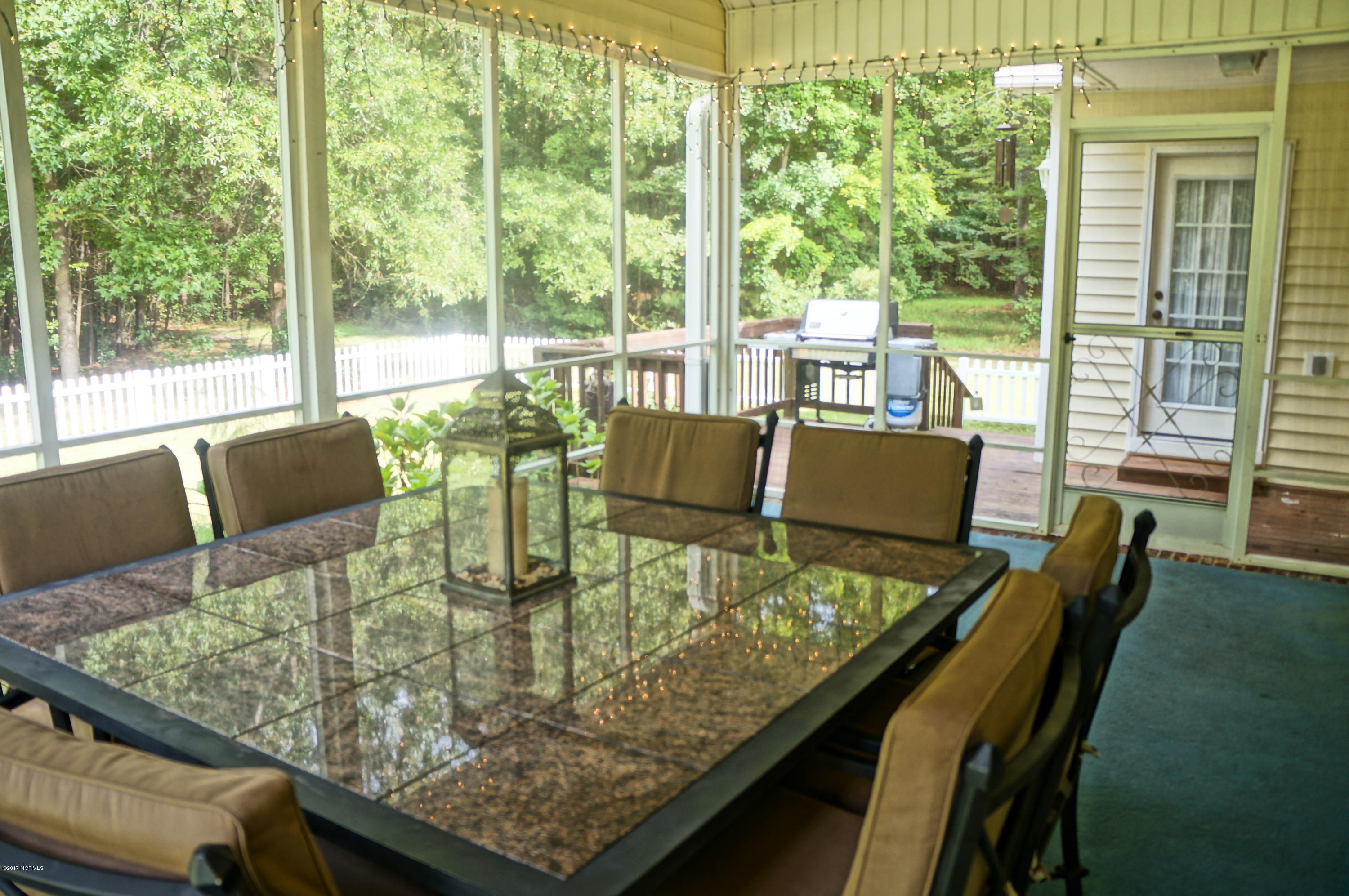 117 Nyon Road New Bern, NC 28562 - Photo 24 of 35 Screened Porch View 2