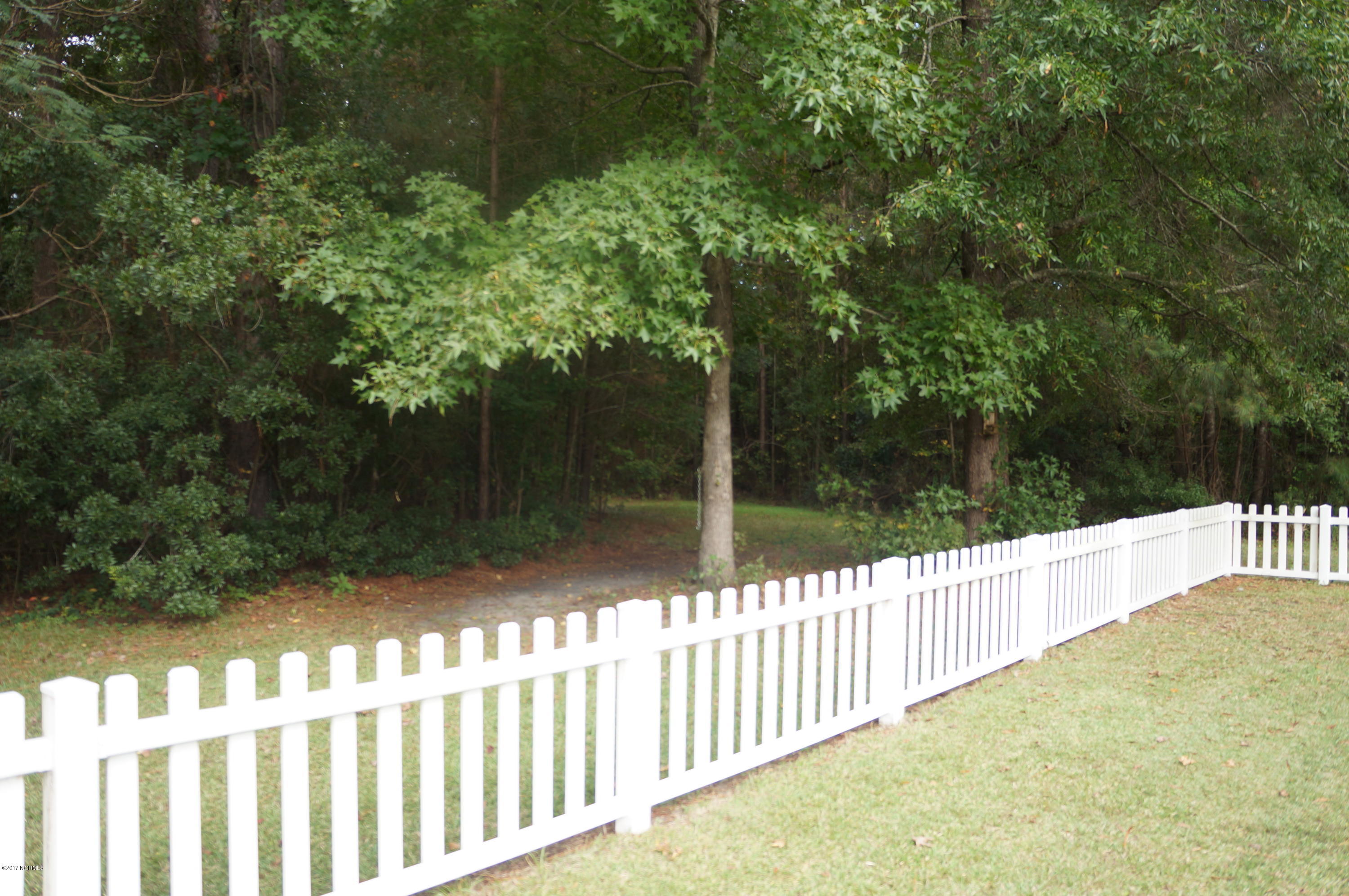 117 Nyon Road New Bern, NC 28562 - Photo 25 of 35 Fenced Yard