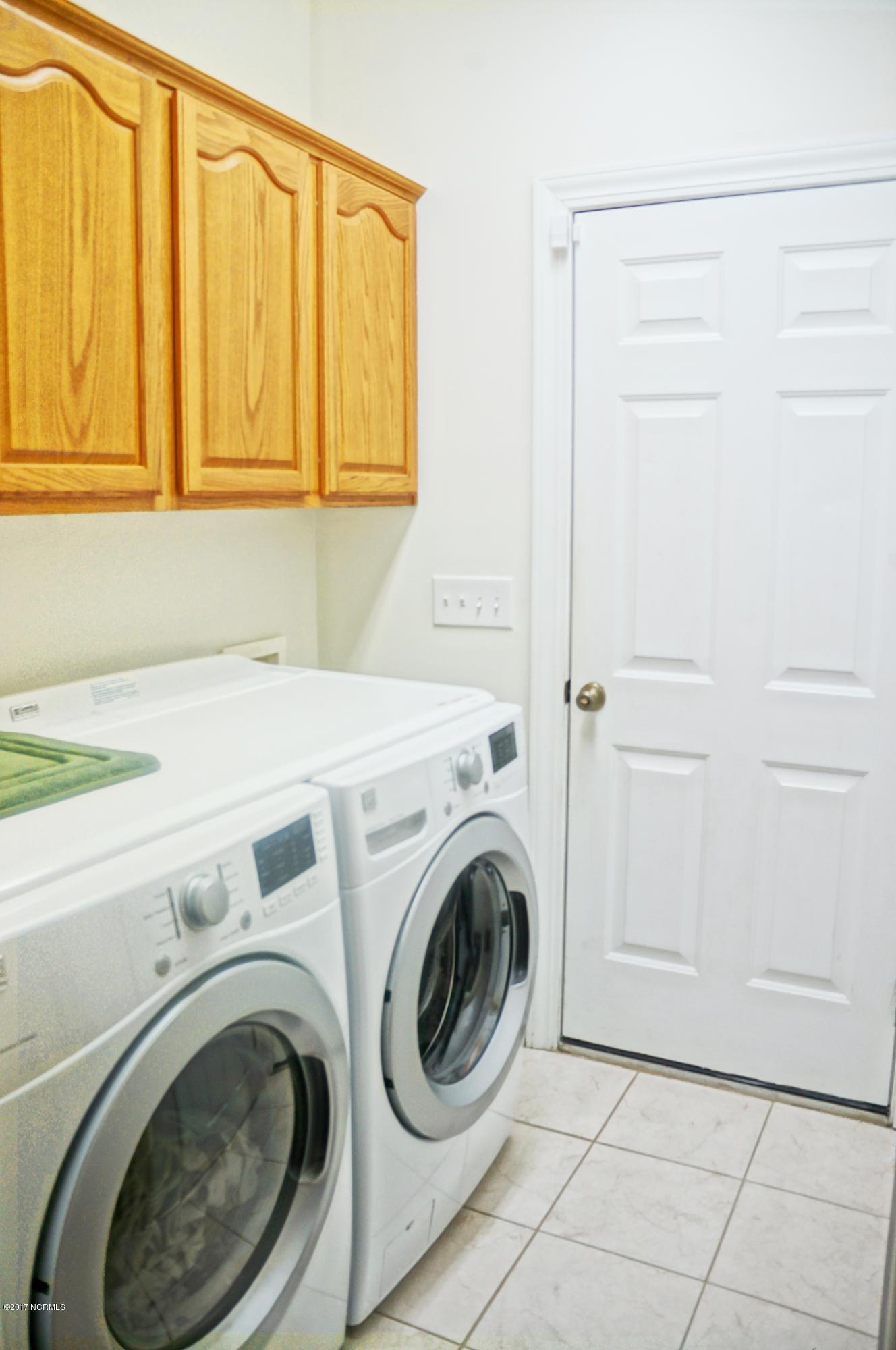 117 Nyon Road New Bern, NC 28562 - Photo 28 of 35 Laundry room