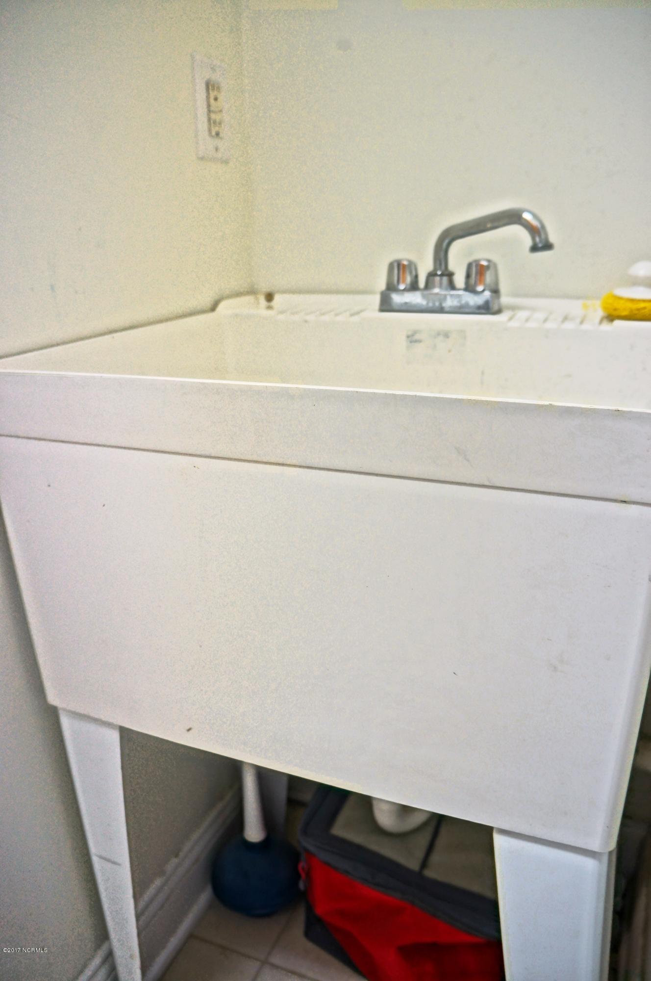 117 Nyon Road New Bern, NC 28562 - Photo 29 of 35 Washtub in Laundry