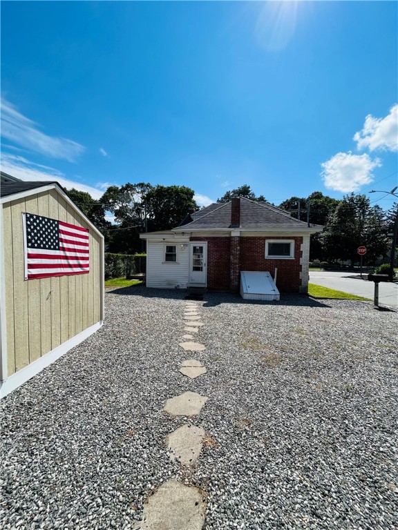2197 West Shore Road Warwick, RI 02889 - Photo 3 of 14 Gallery Image 3