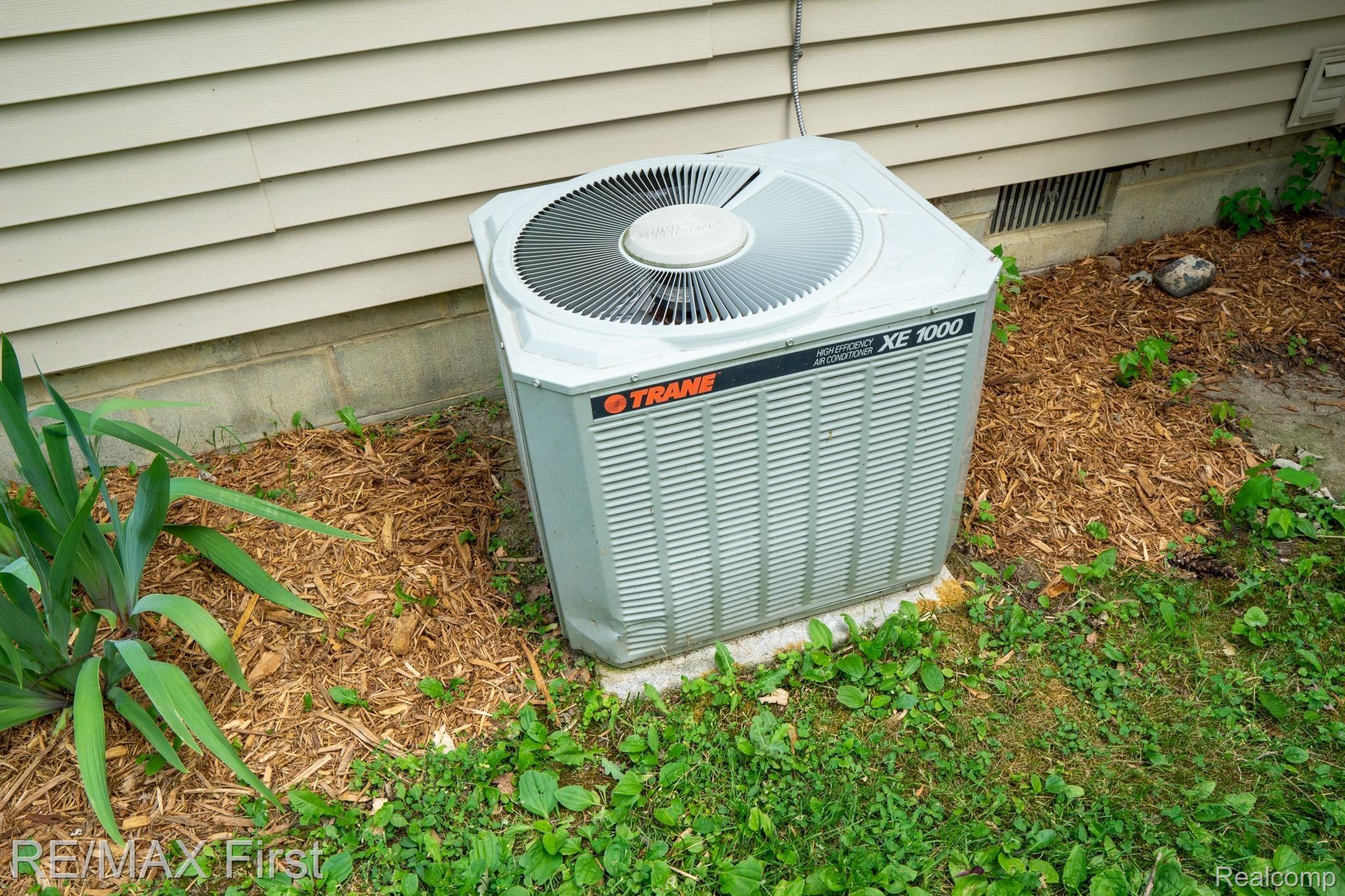 930 Grace Avenue Rochester, MI 48307 - Photo 35 of 35 930 GRACE AVE-07.jpg