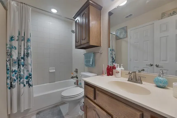 $565,000 | 129 Quail Run Road, Red Oak, TX 75154
