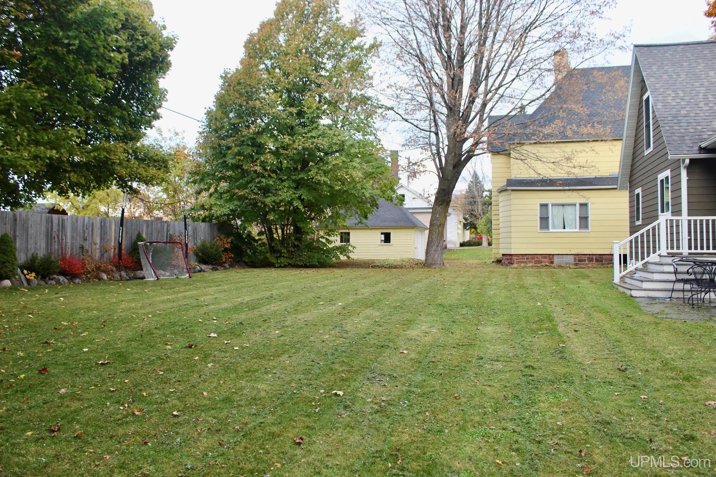 415 Kearsarge Street Calumet, MI 49913 - Photo 6 of 48