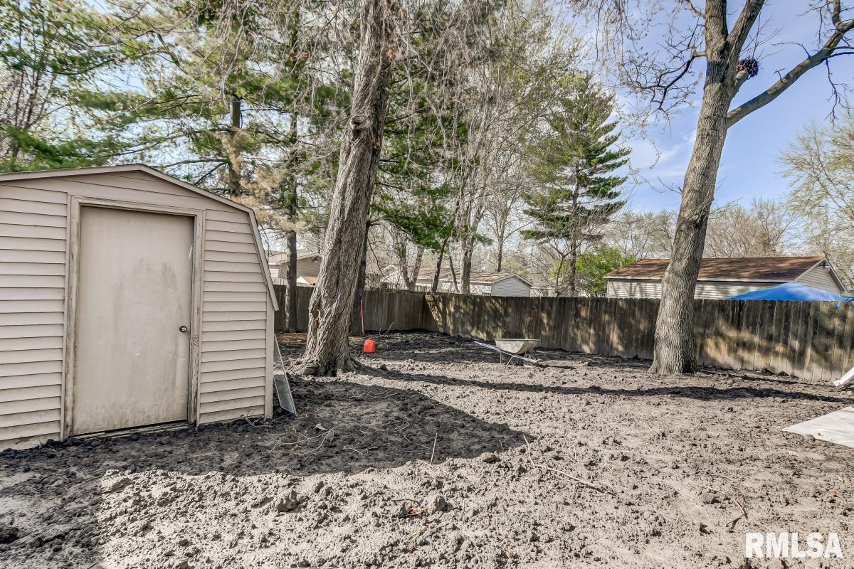 2800 Cardigan Drive Springfield, IL 62702 - Photo 25 of 26 Gallery Image 25