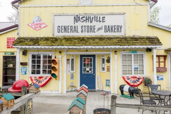 $980,000 | 118 East Washington Street, Nashville, IN 47448