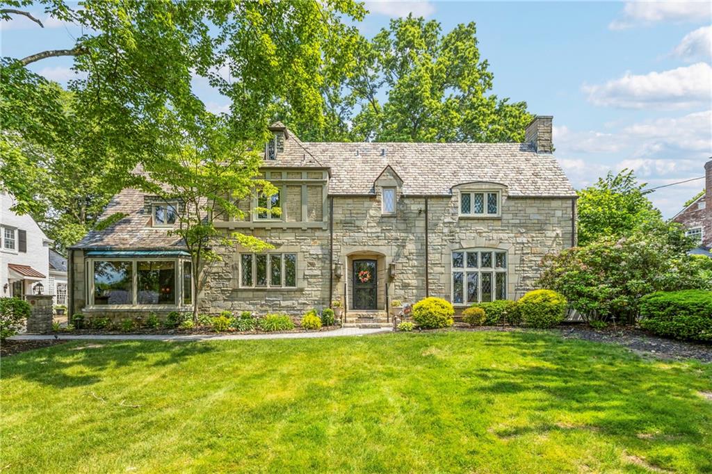 694 Valleyview Road Pittsburgh, PA 15243 - Photo 3 of 50 front view of house with a yard