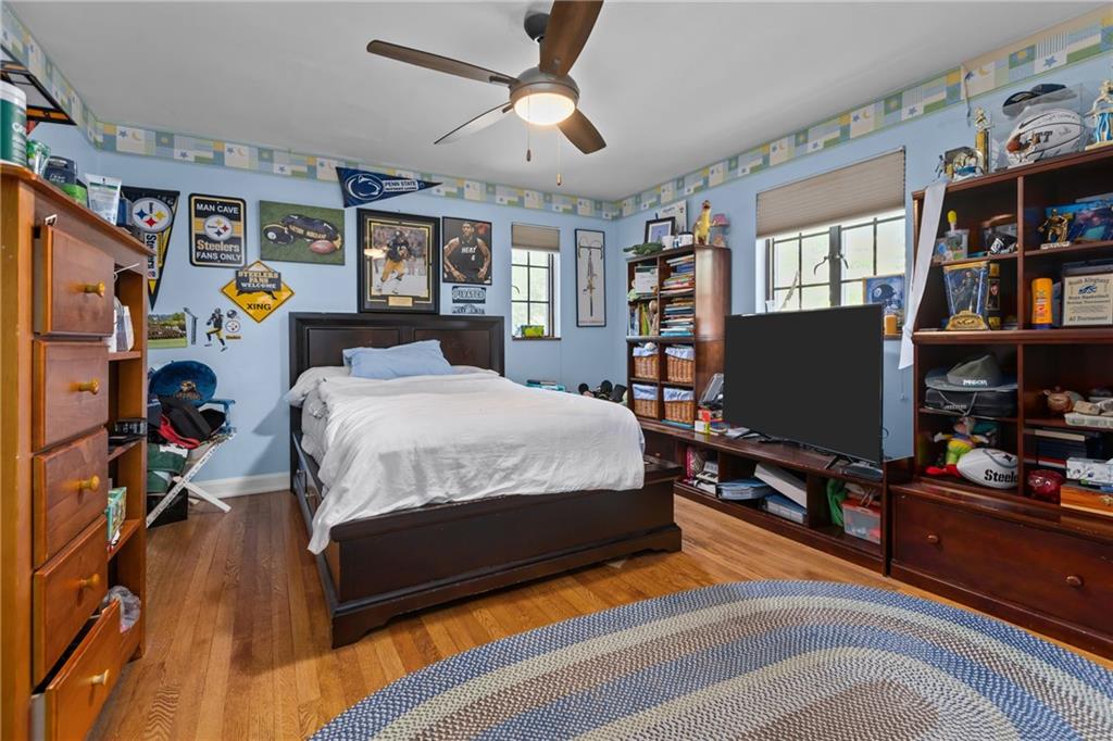 694 Valleyview Road Pittsburgh, PA 15243 - Photo 37 of 50 a bedroom with bed and a bookshelf