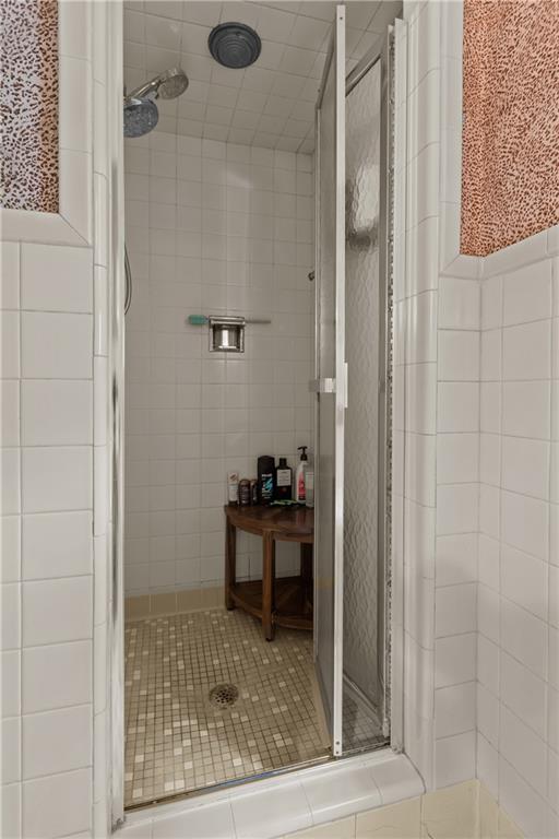 694 Valleyview Road Pittsburgh, PA 15243 - Photo 44 of 50 a view of a bathroom