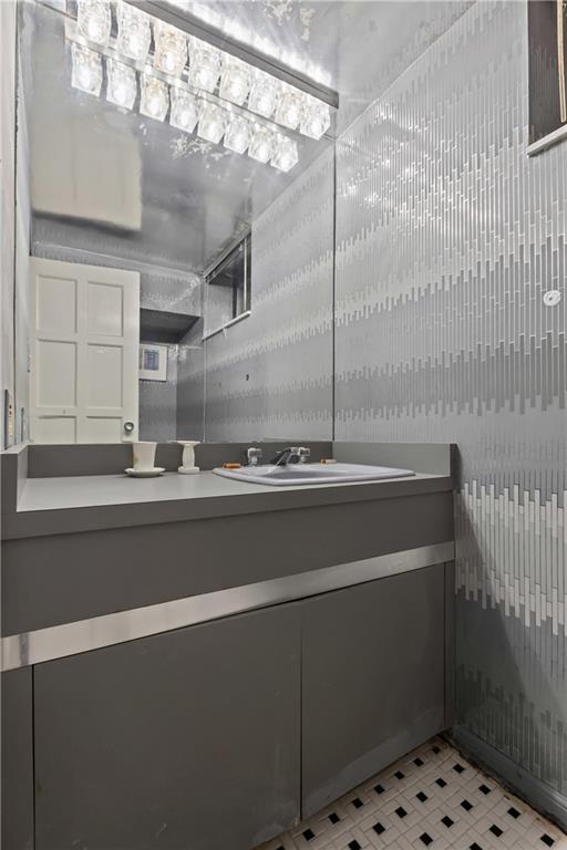 694 Valleyview Road Pittsburgh, PA 15243 - Photo 49 of 50 a close view of sink