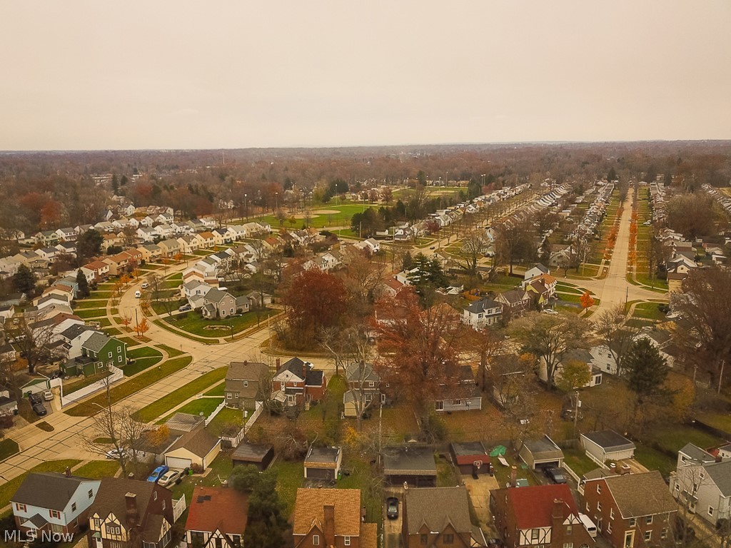 4072 Lambert Road Cleveland, OH 44121 - Photo 6 of 35
