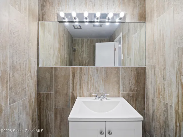 $1,900 | 905 Lisa Drive, Titusville, FL 32780