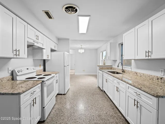 $1,900 | 905 Lisa Drive, Titusville, FL 32780