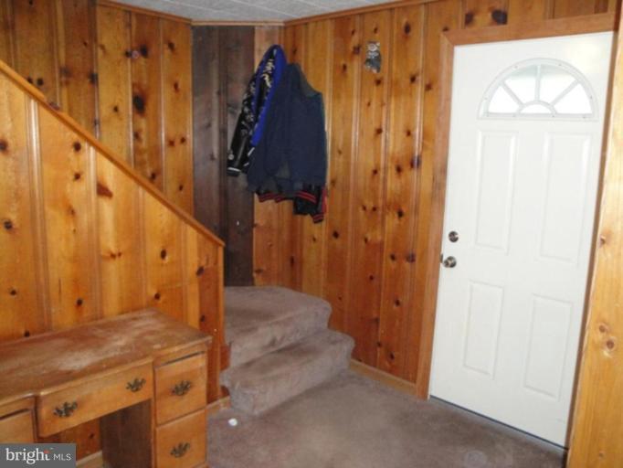 1002 Old North Point Road Baltimore, MD 21222 - Photo 6 of 16 Entrance / Foyer