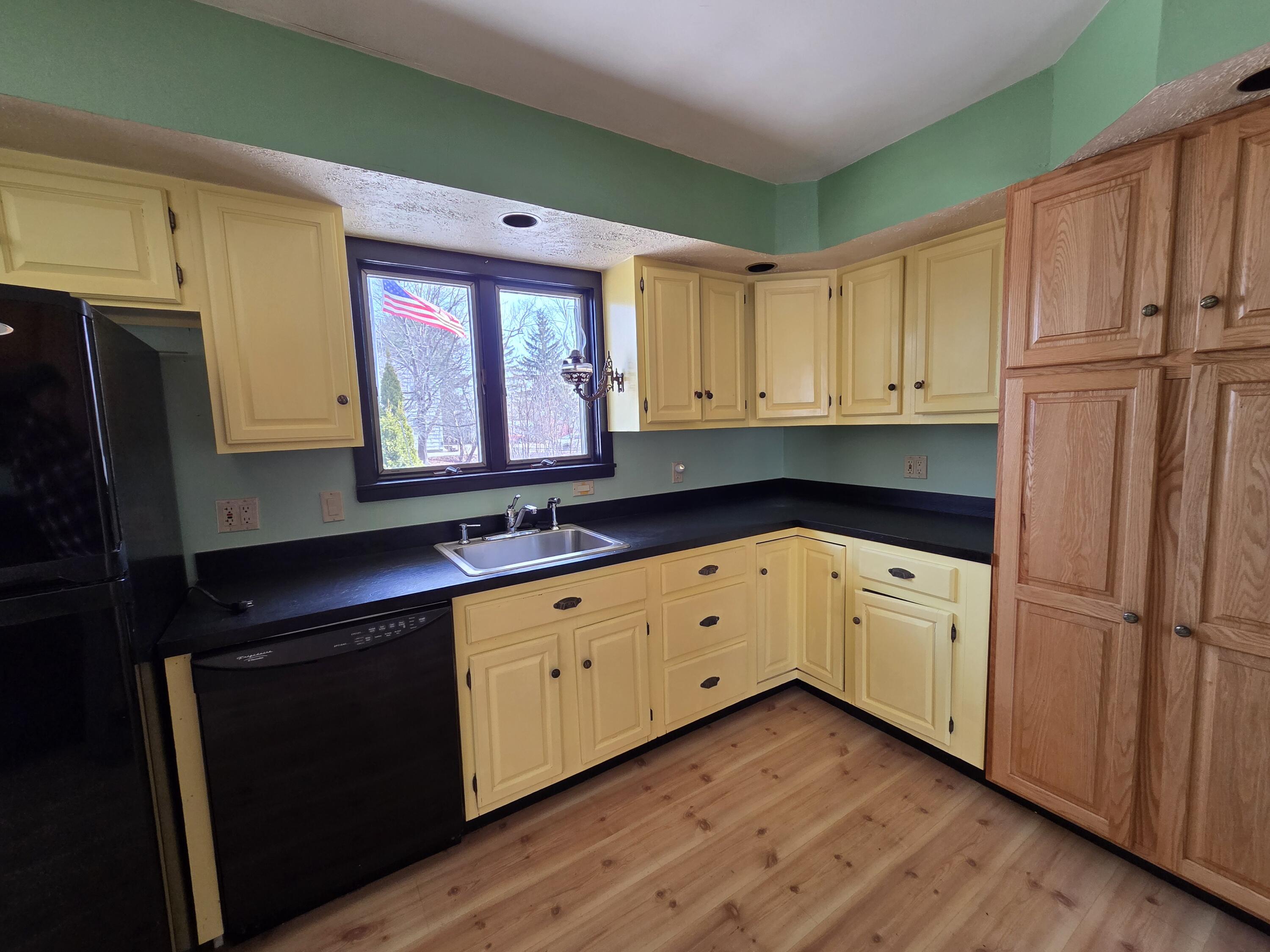 277 Pearl Street Bangor, ME 04401 - Photo 19 of 48 20260402_121720