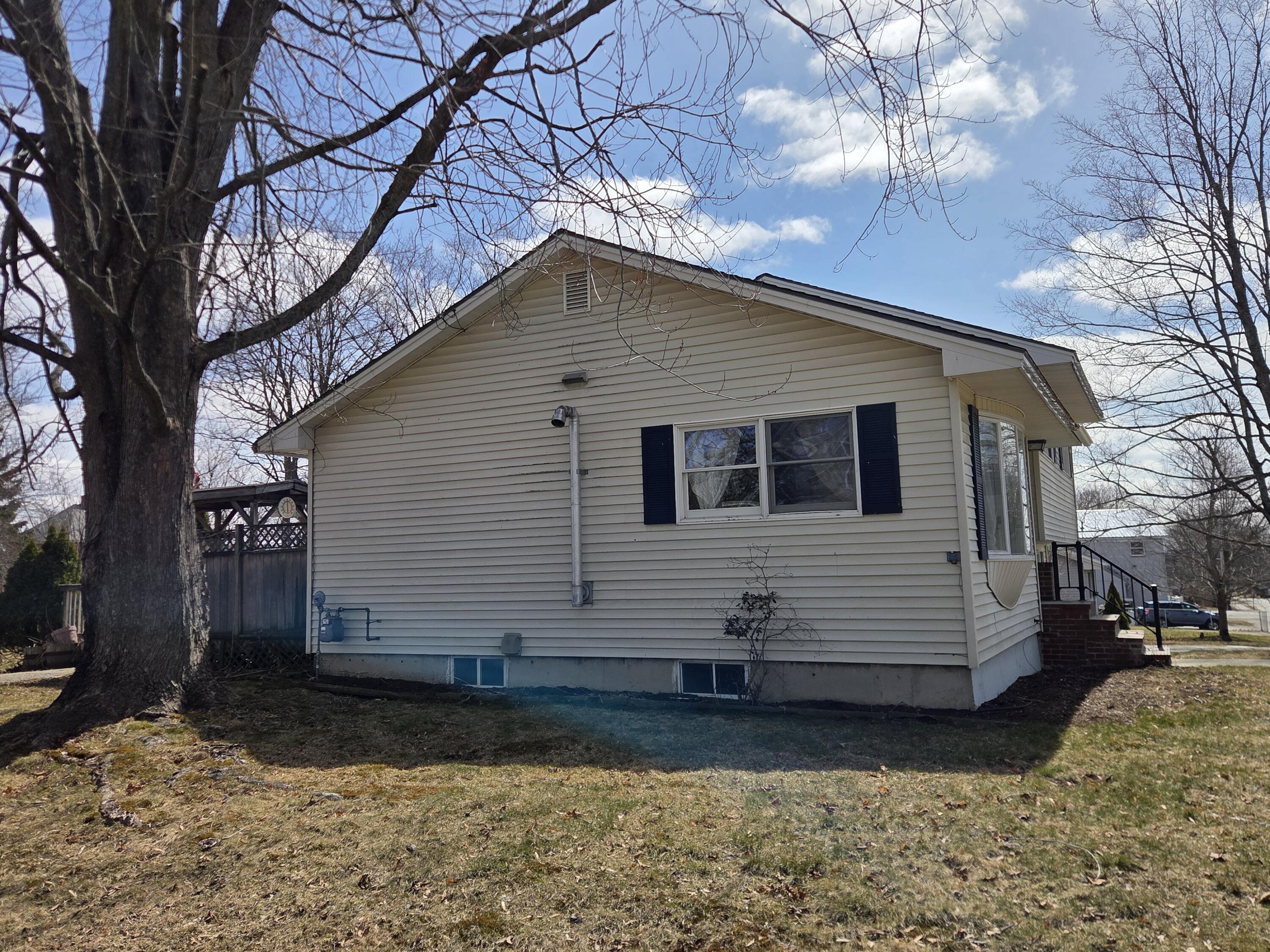277 Pearl Street Bangor, ME 04401 - Photo 5 of 48 20260402_120327