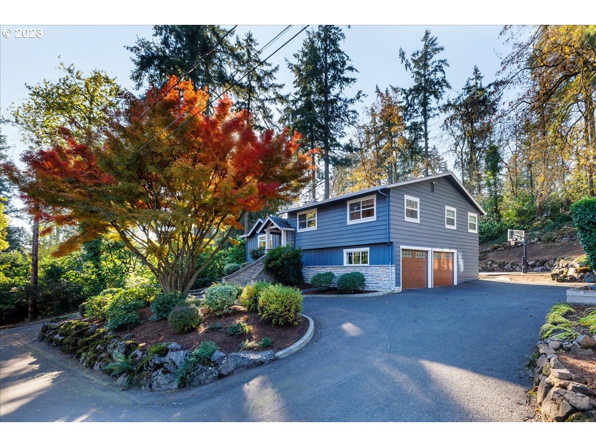 530 Middlecrest Road Lake Oswego, OR 97034 - Photo 27 of 32 Driveway