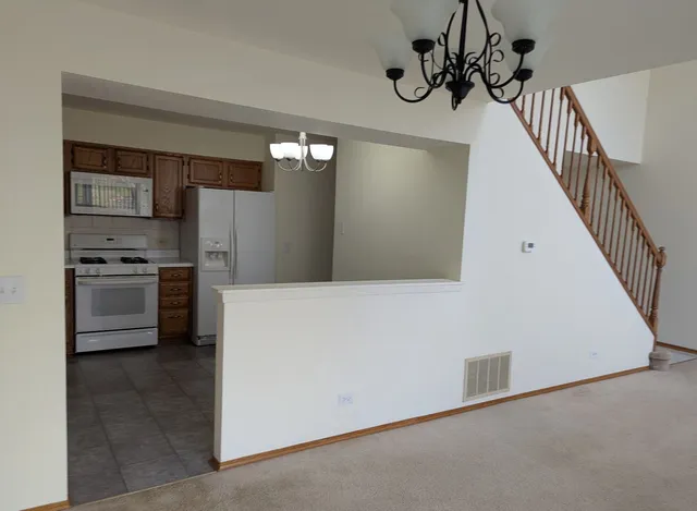 $2,400 | 119 Thistle Court, Schaumburg, IL 60107