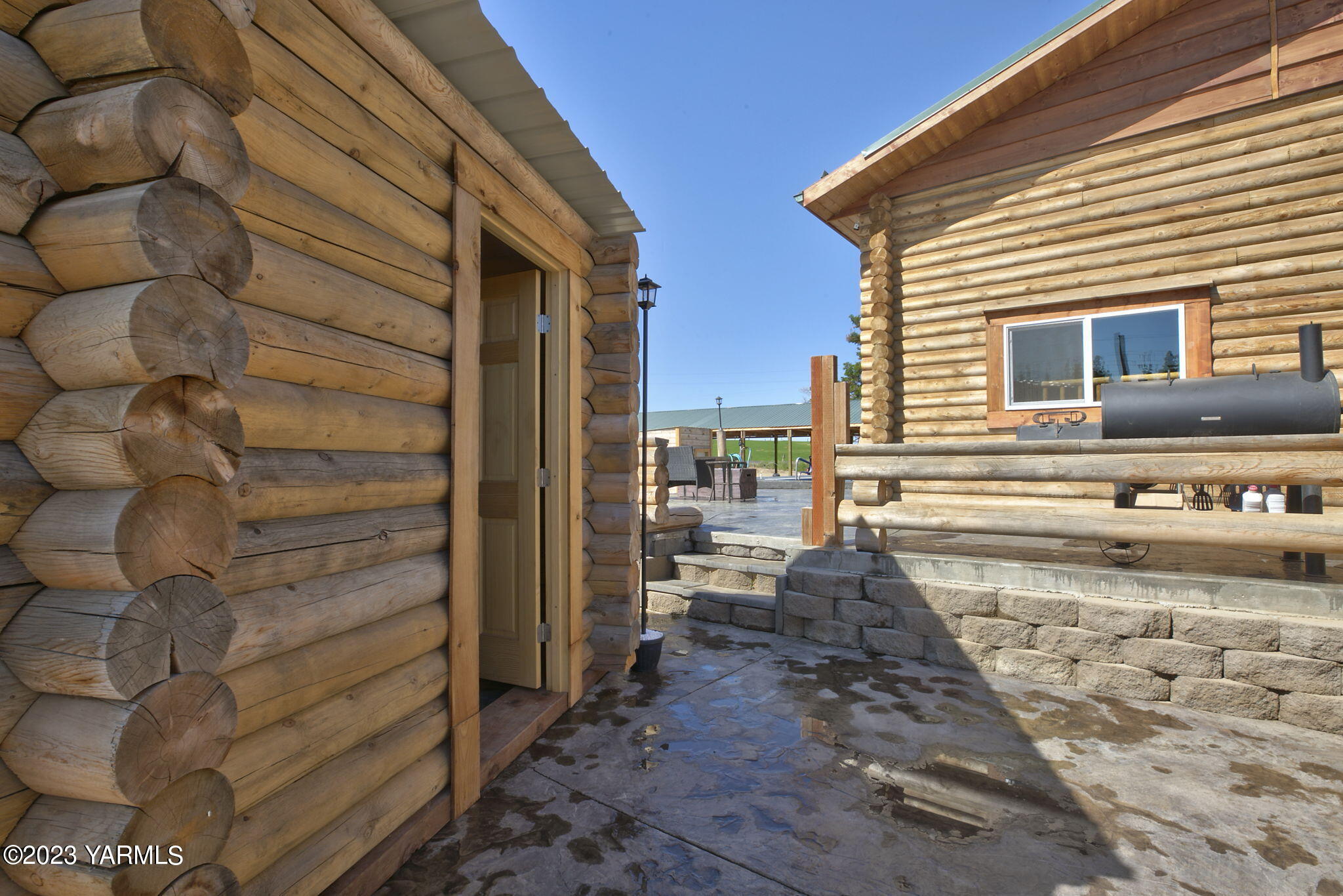 641 Walters Road Moxee, WA 98936 - Photo 14 of 23 a view of a pathway along a building