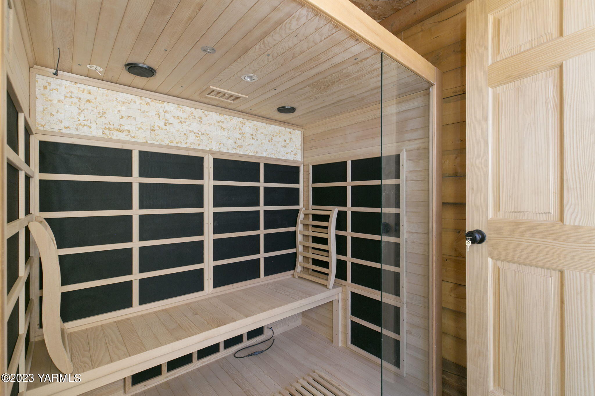 641 Walters Road Moxee, WA 98936 - Photo 15 of 23 a view of an empty room with a empty space