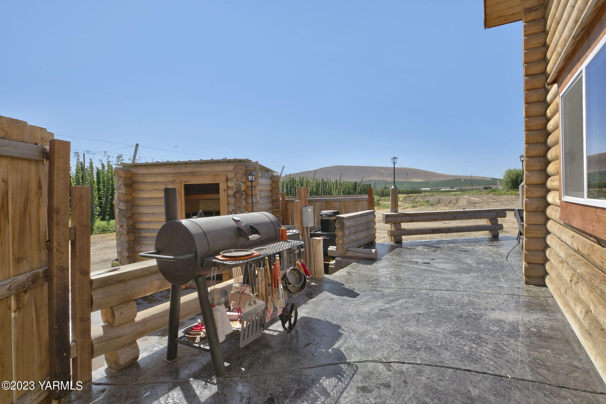 641 Walters Road Moxee, WA 98936 - Photo 16 of 23 a view of balcony with chairs