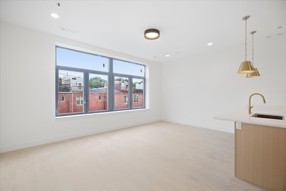 1313 West Taylor Street, Unit 3R Chicago, IL 60607 - Photo 5 of 17 Gallery Image 5