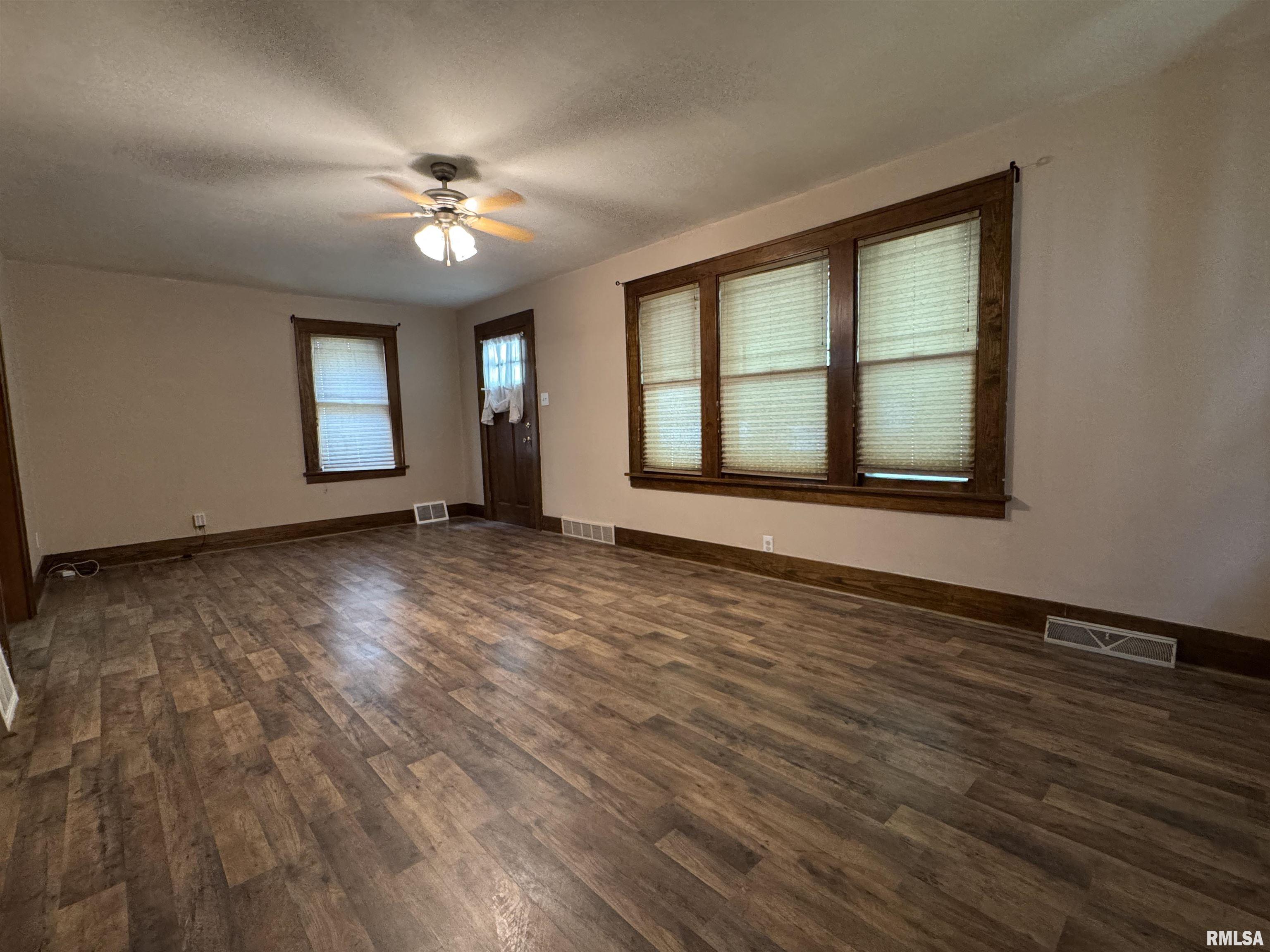 1830 South College Street Springfield, IL 62704 - Photo 5 of 40