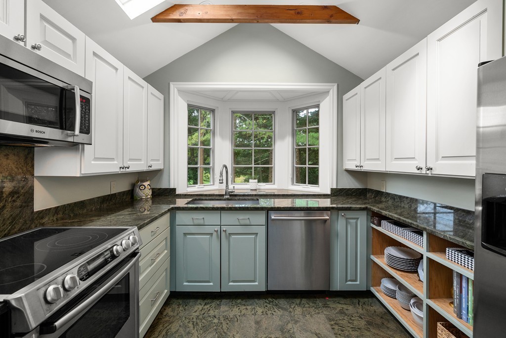 453 Dover Road Westwood, MA 02090 - Photo 4 of 22 Gallery Image 4