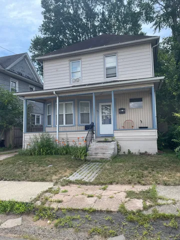 a view of a yard in front of a house