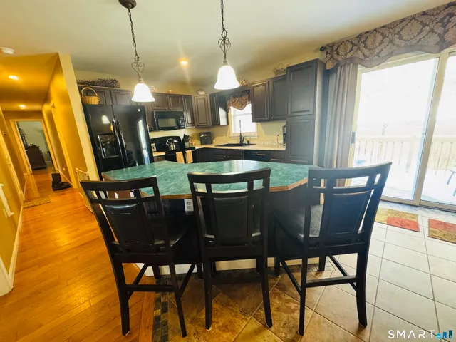 $359,900 | 150 Searles Road, Pomfret, CT 06259