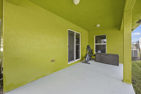 1274 West 33rd Street Riviera Beach, FL 33404 - Photo 25 of 31 1274 back patio pic 2